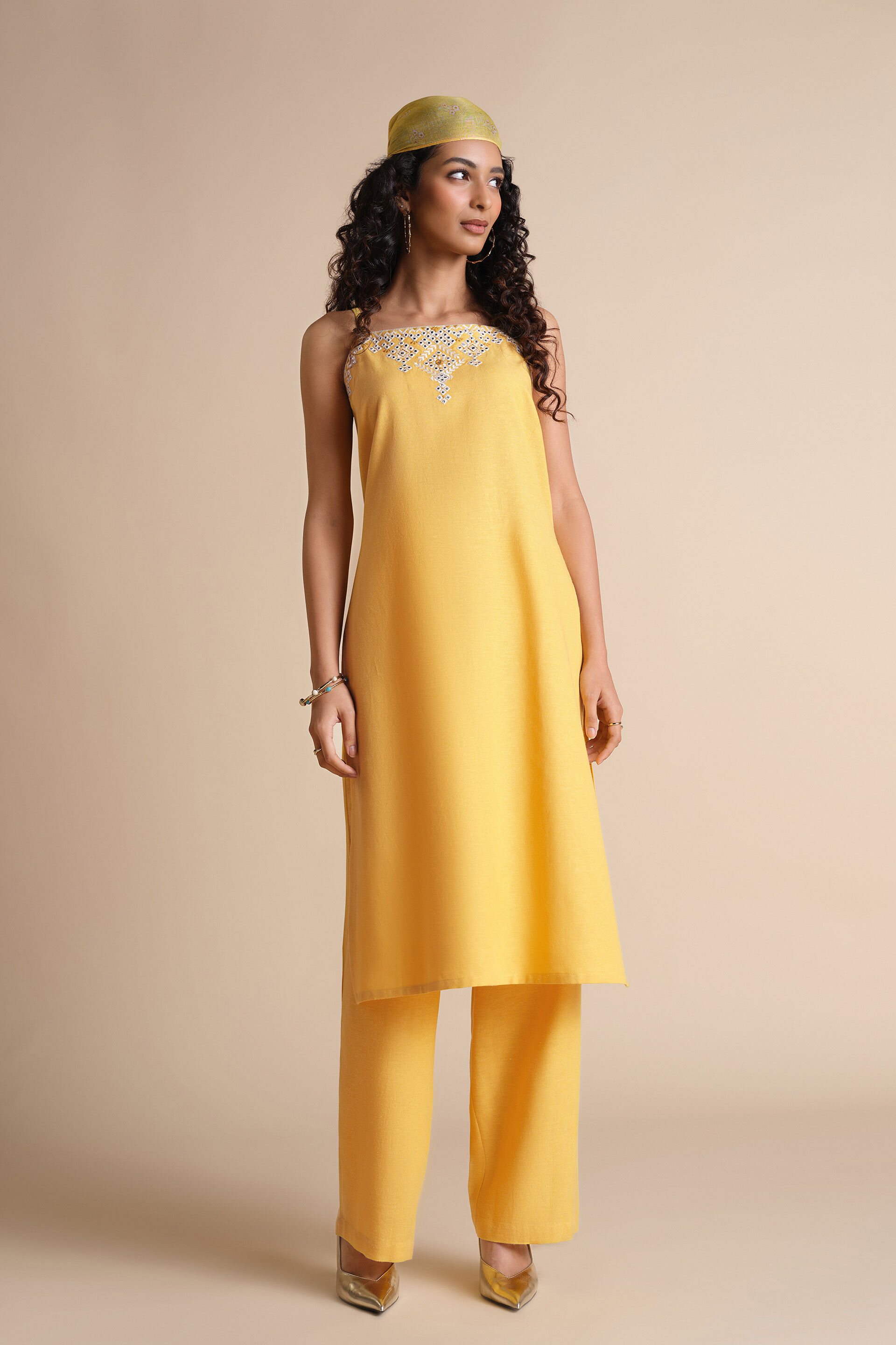 Laddoo Peela Sleeveless Kurta Set, Mustard, image 2